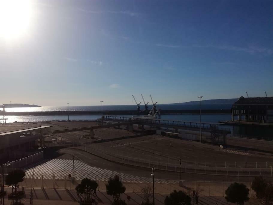 Les Quais Du Port Apartment *